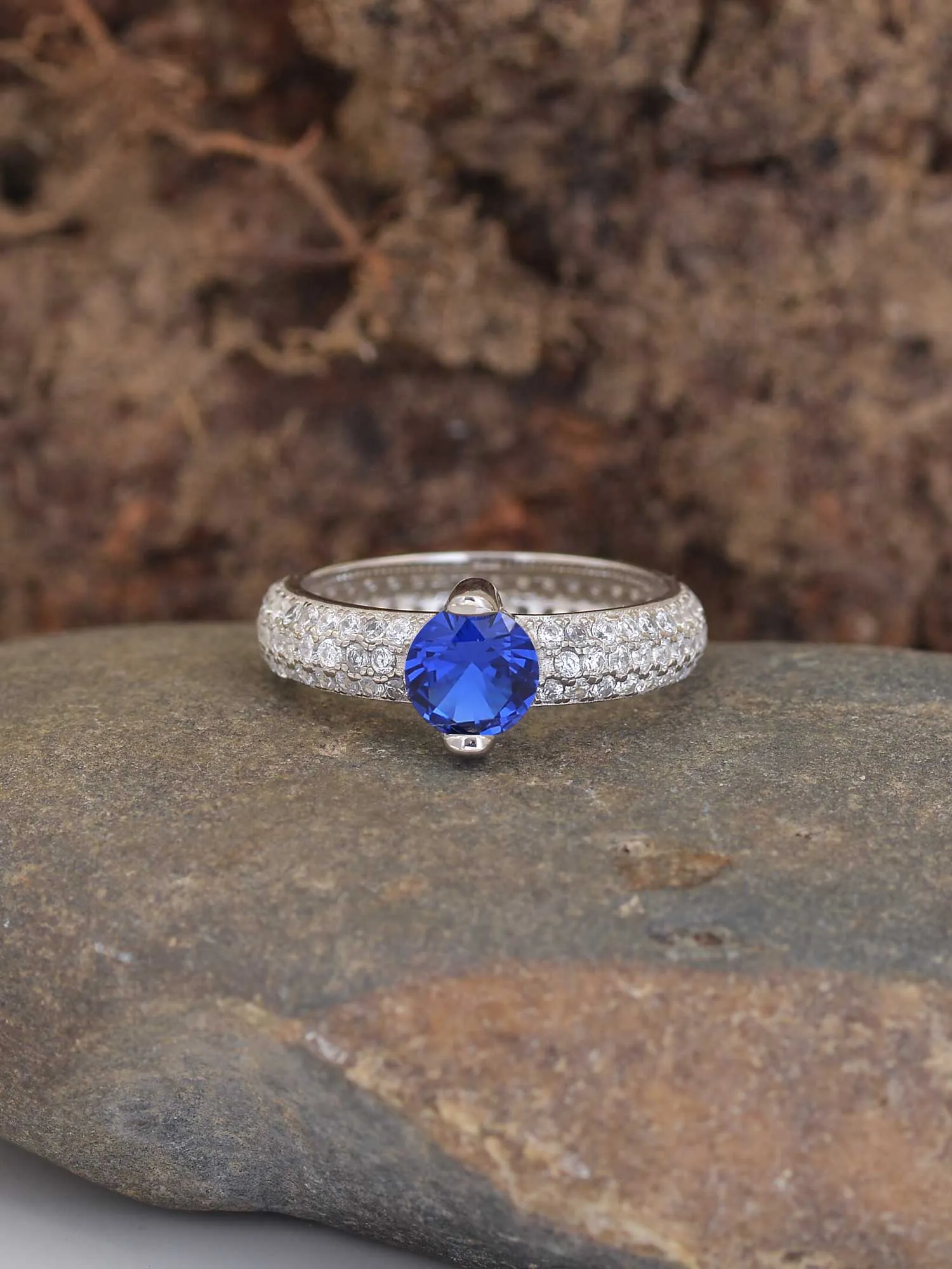 1 Carat Ornate Blue Sapphire Solitaire Ring For Women