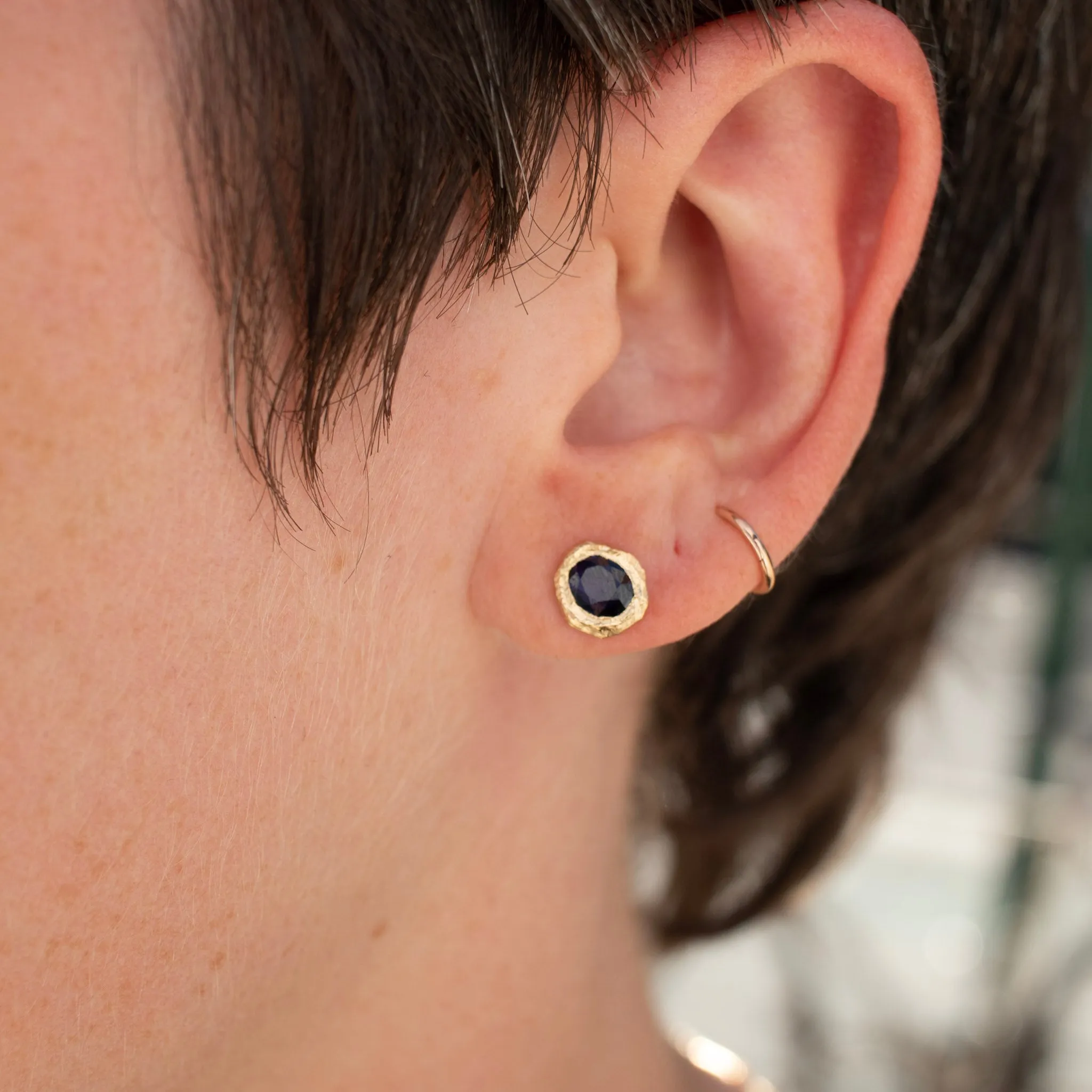 18K Freeform Stud Earring in Dark Blue Sapphire