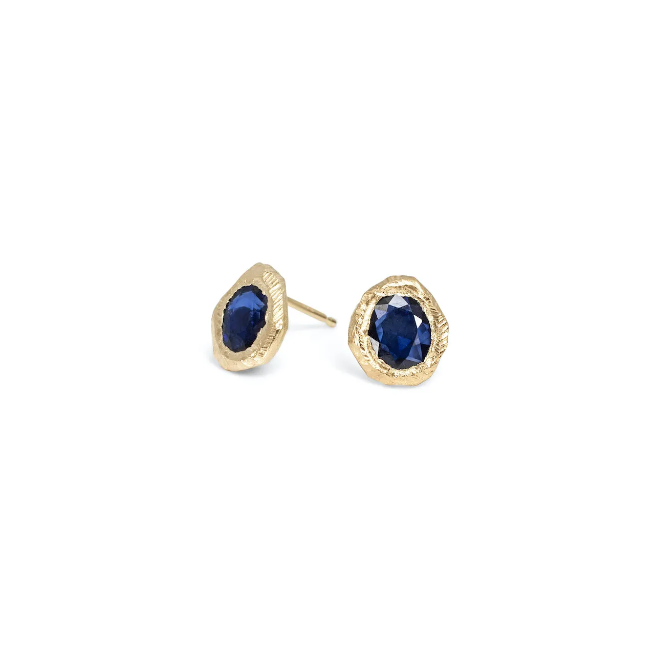 18K Freeform Stud Earring in Dark Blue Sapphire