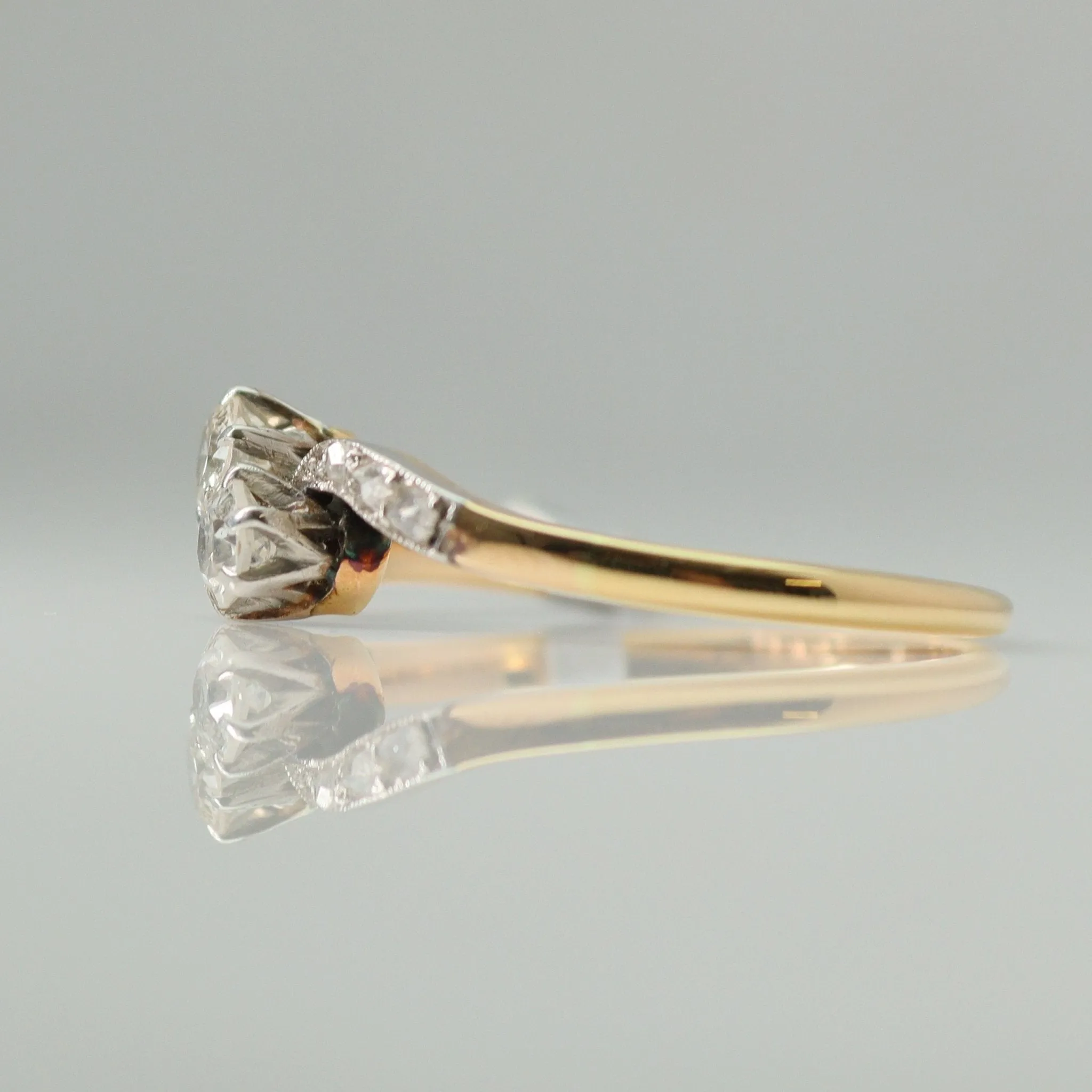 Art Deco 18ct Yellow gold Diamond Two Stone Twist