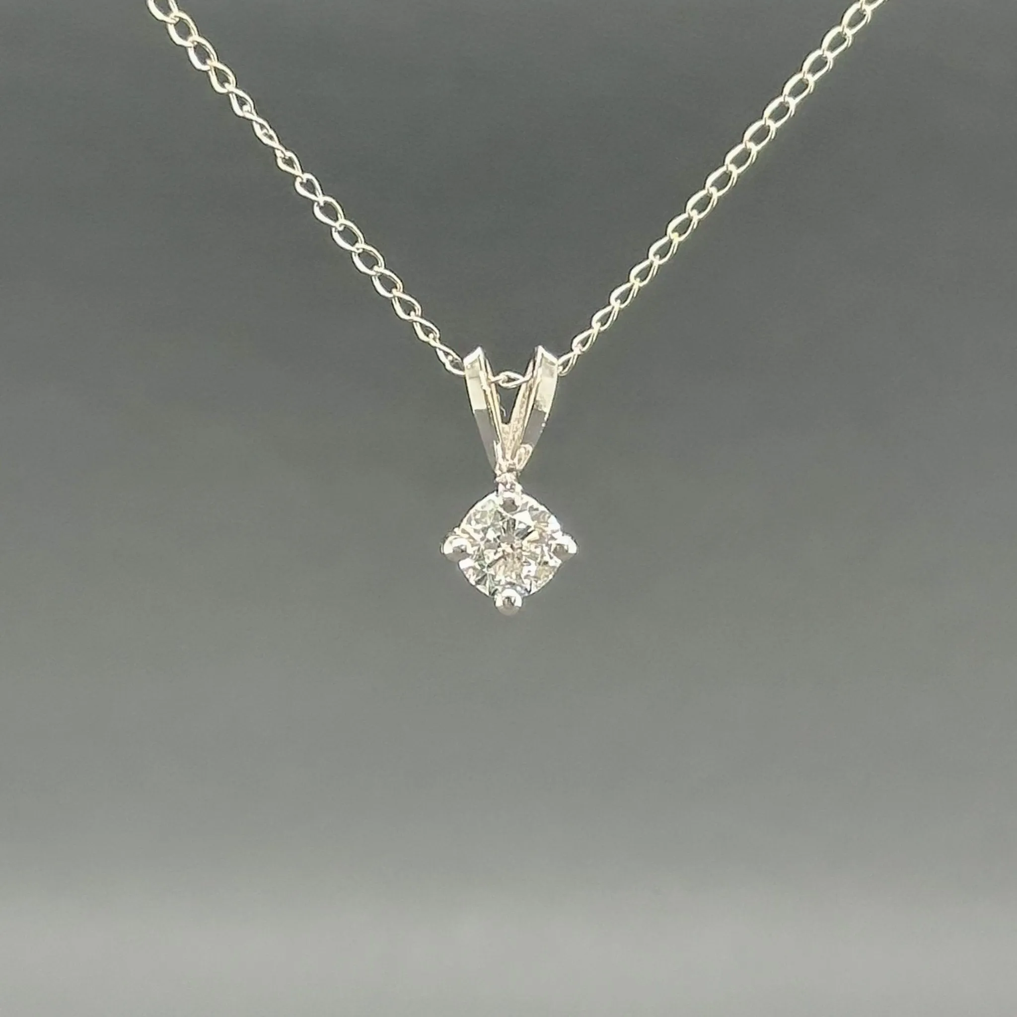 Estate 14K W Gold 0.29ct H/SI2 Diamond Solitaire Pendant