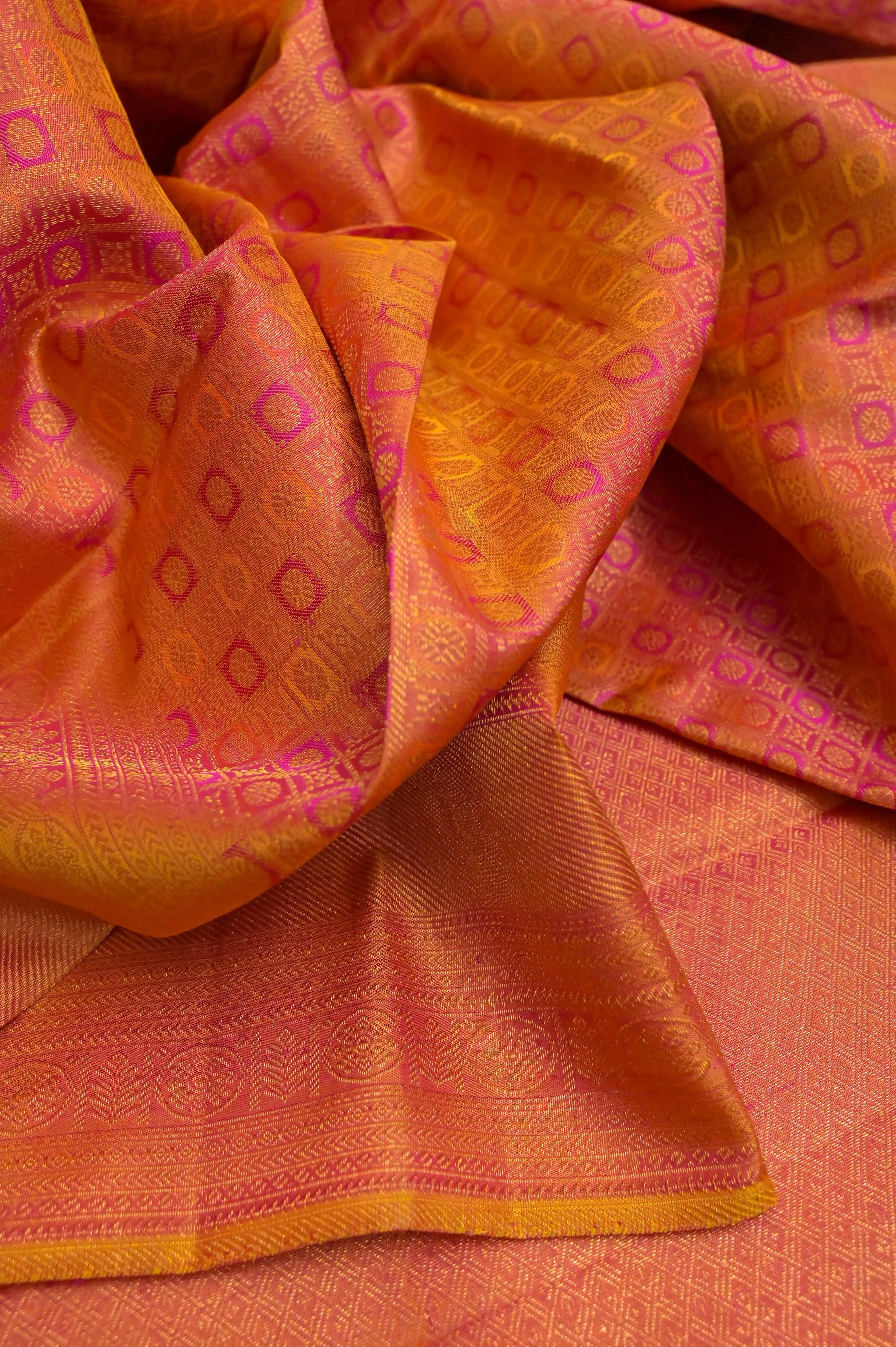 Pink and Peach Dual Tone Color Kanjeevaram Silk Saree with Pure Gold Zari Self-Weaving