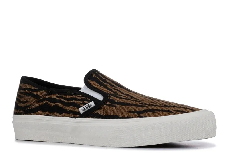 VANS Unisex Slip On SF Woven Tiger Canvas Shoe