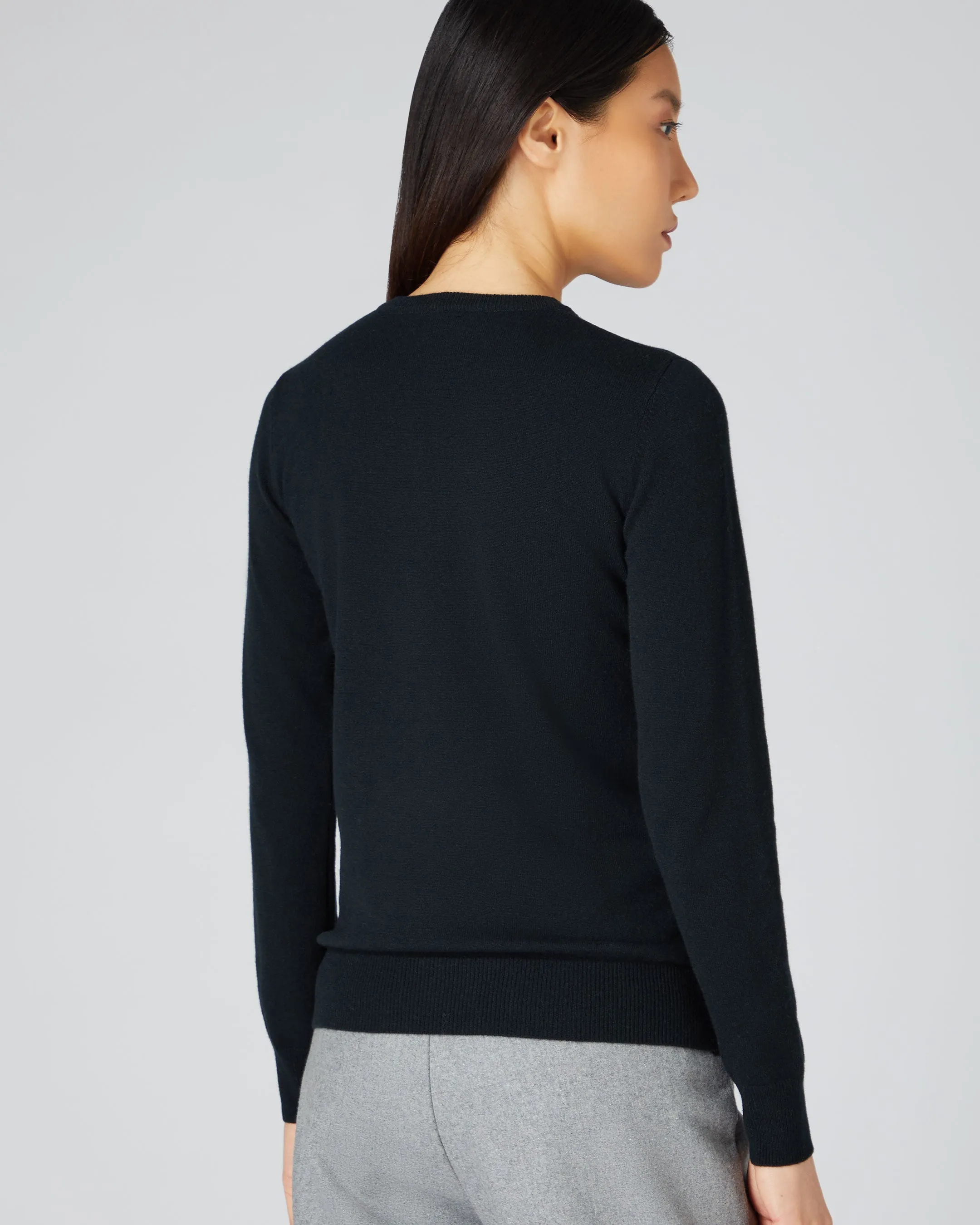 Women's Evie Classic Round Neck Cashmere Sweater Black